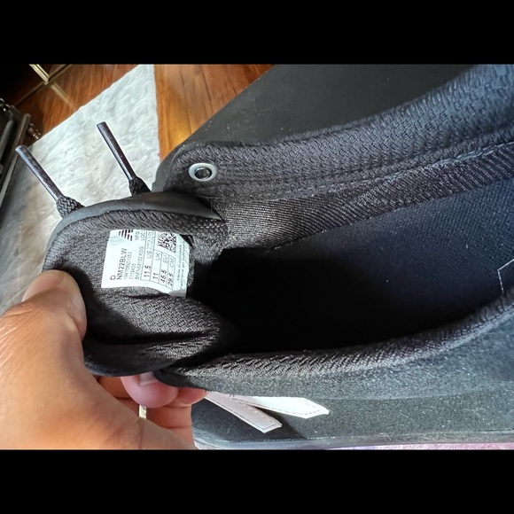 New Balance - Picture 2 of 8